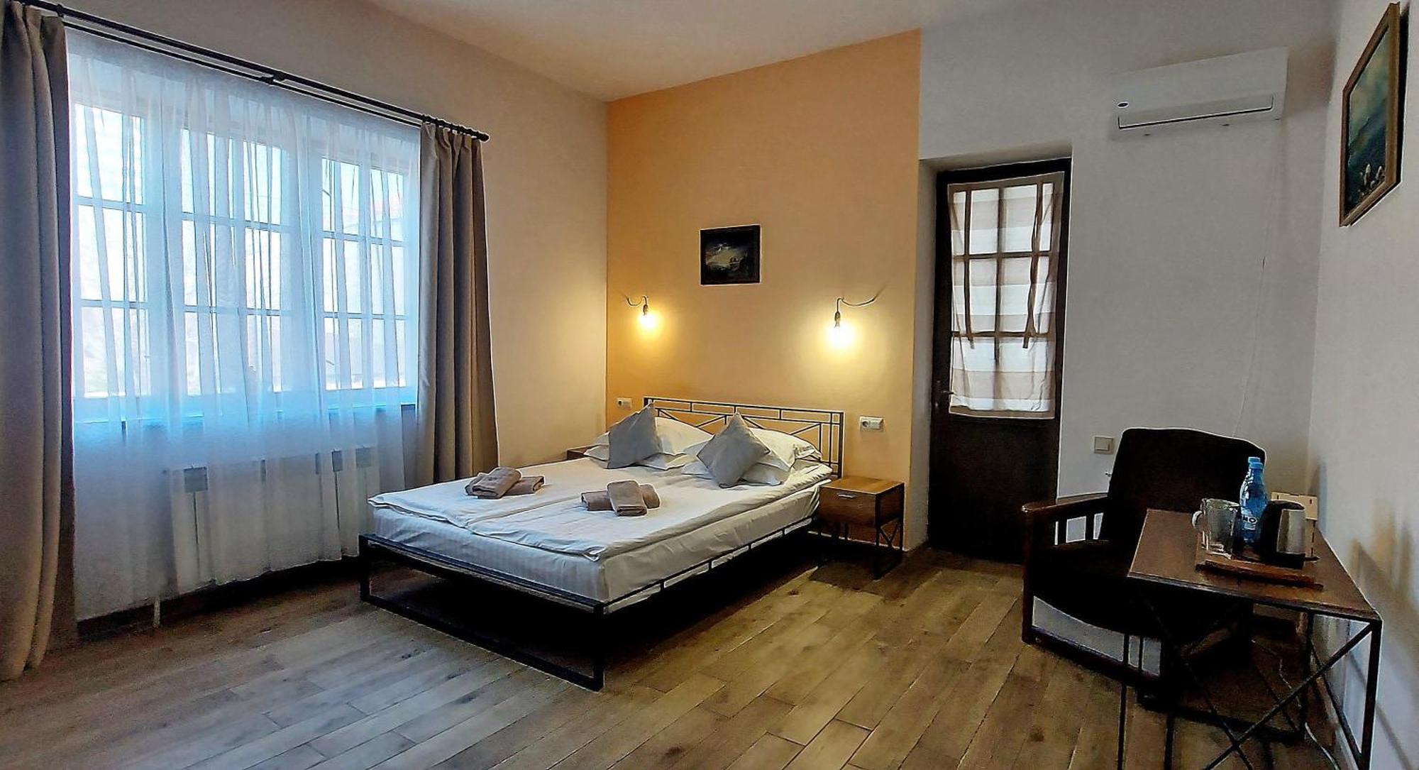 Blur Inn Gallery Jerevan Buitenkant foto